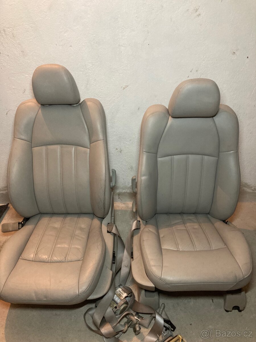 Chrysler 300c sedačky - 4