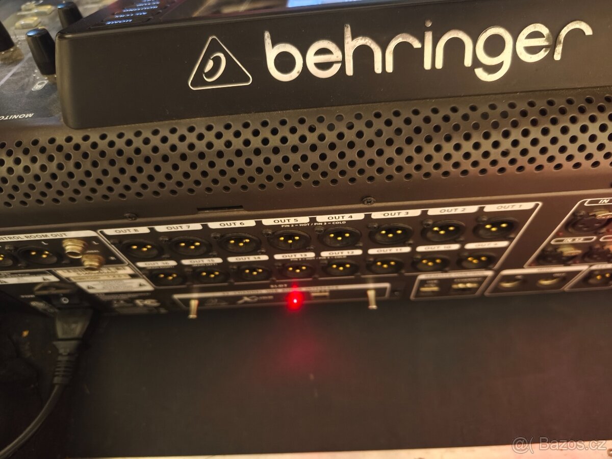 Behringer X32 full verze + case - 4