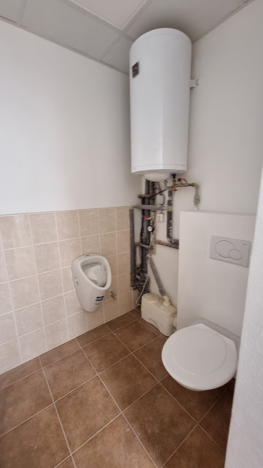 Pronajmu nebytový prostor 66 m2 v centru Č. Kostelce - 4