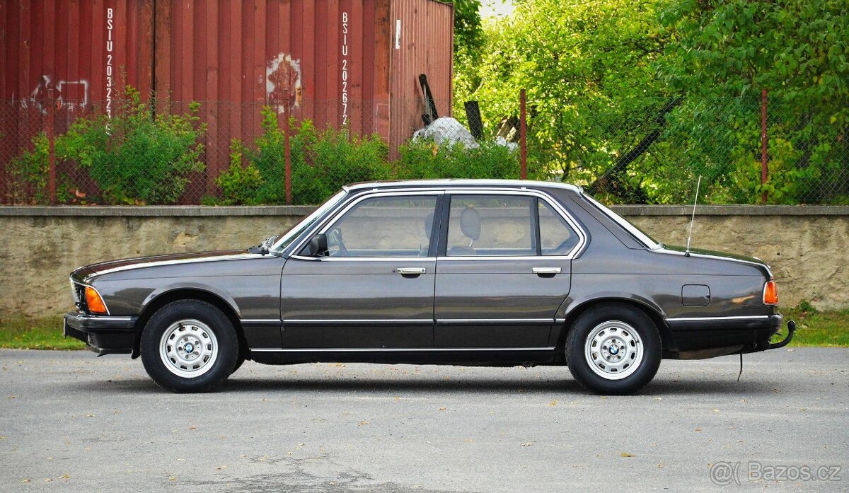 BMW 735i E23 z roku 1985 - 4