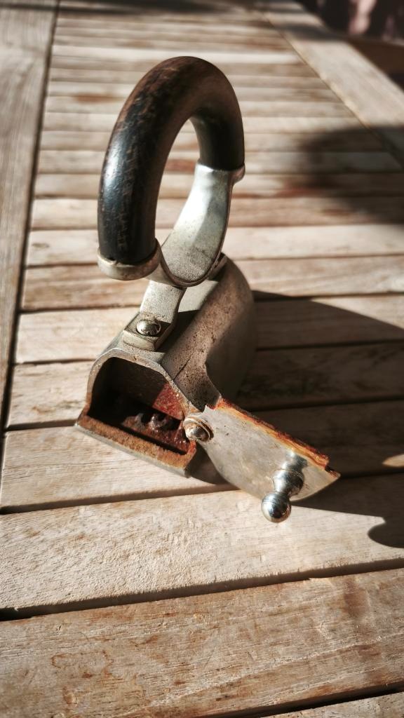 Stará žehlička malá - 4