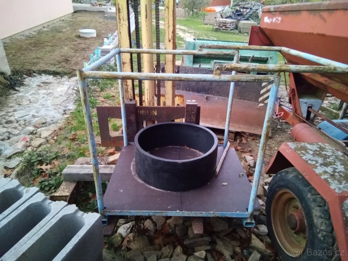 Zvedací zařízení z plošinou tažené - 4