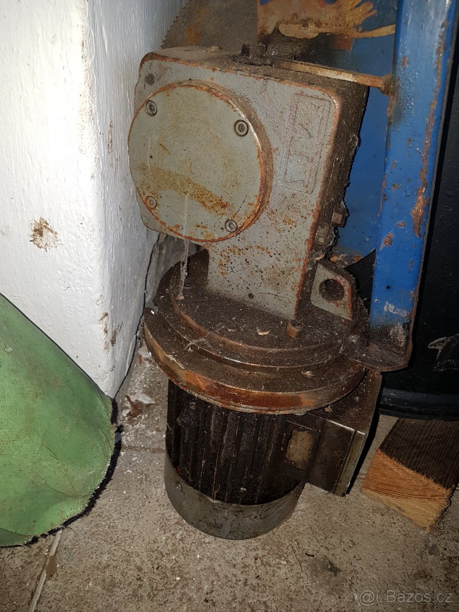 Převodovka s elektromotorem z kotoučové pily na kov. - 4