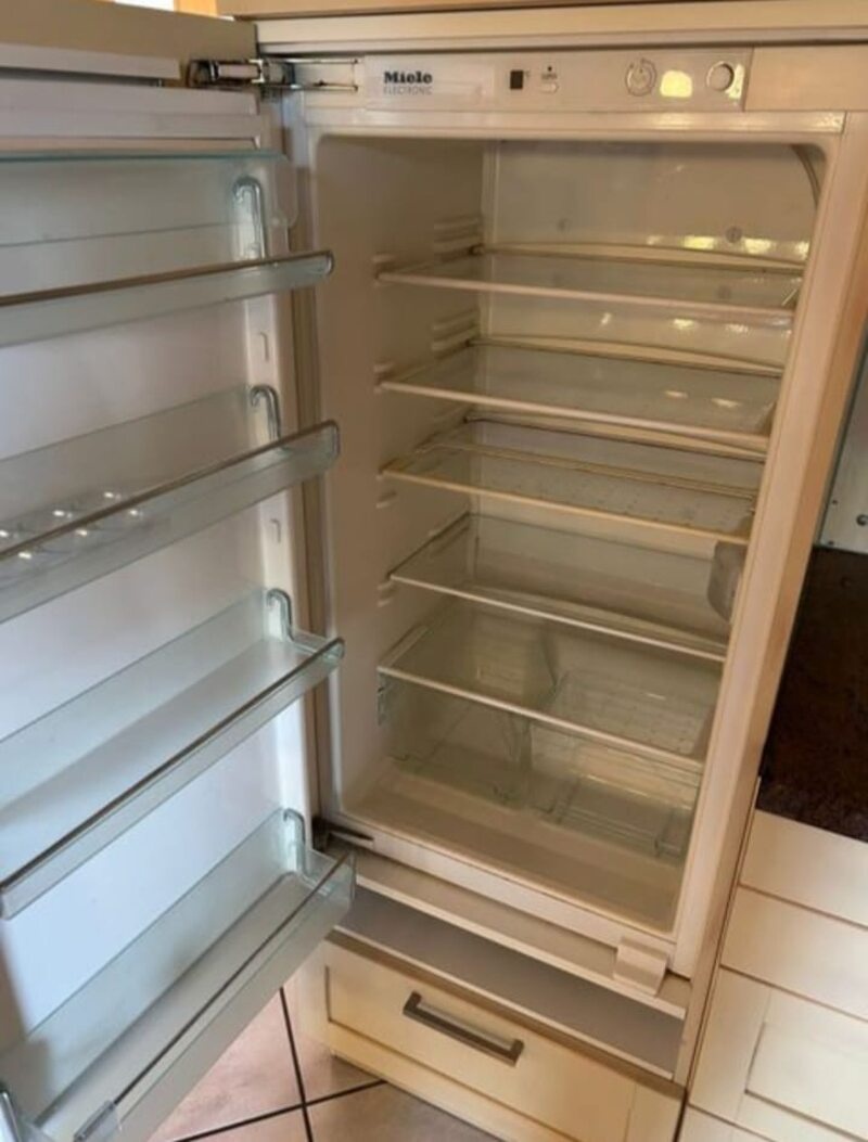 Prostorná venkovská kuchyně s vestavěnými spotřebiči,5594 - 4