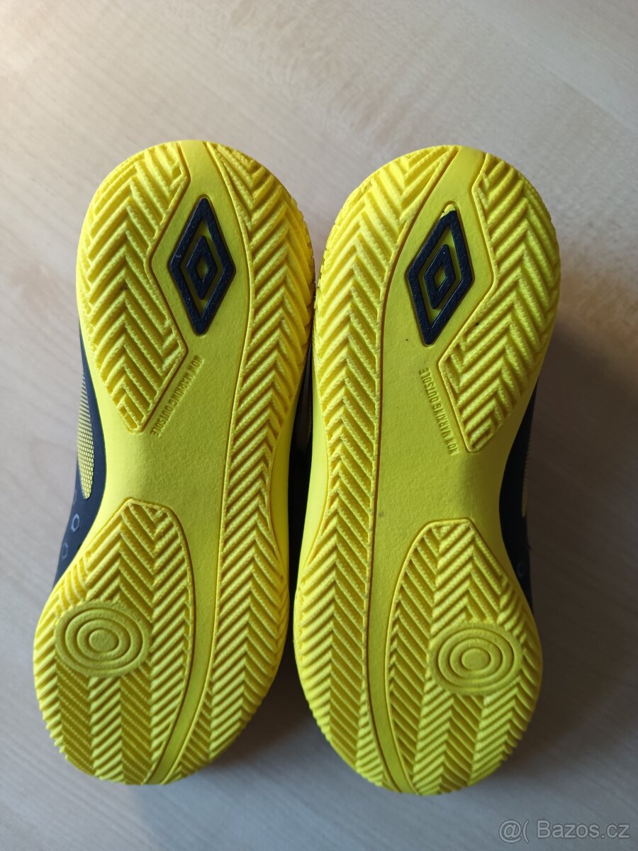 Sálové boty zn. Umbro vel. 32 - NOVÉ - 4