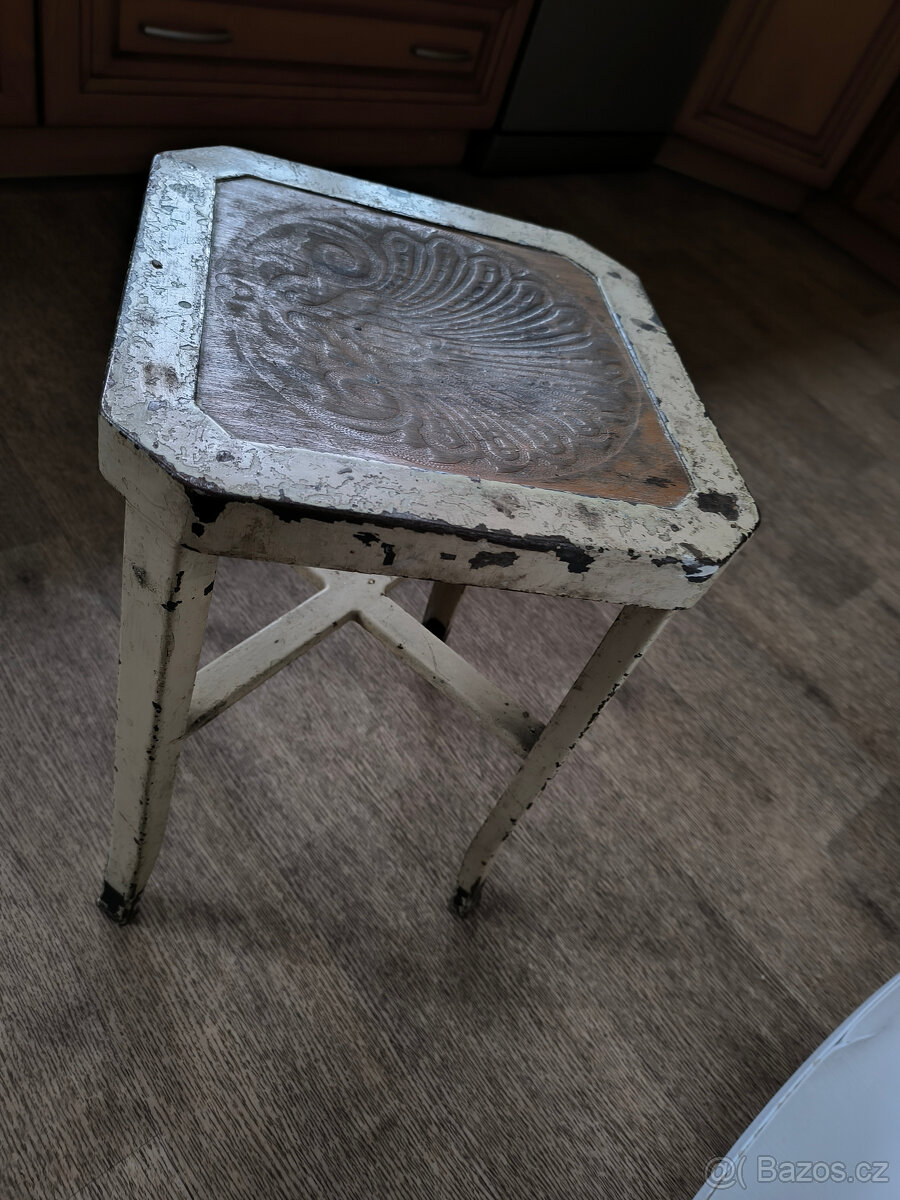 Stará židle, stolička,štokrle,židlička rok 1900-1930,zdobená - 4