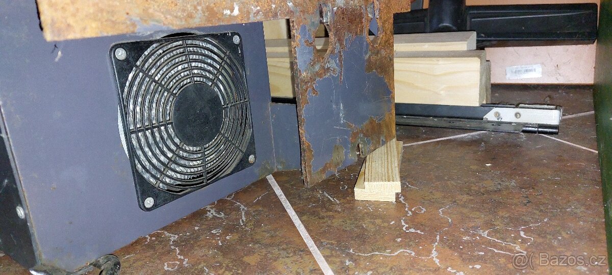 lednice originál z Mercedes Integro - 4