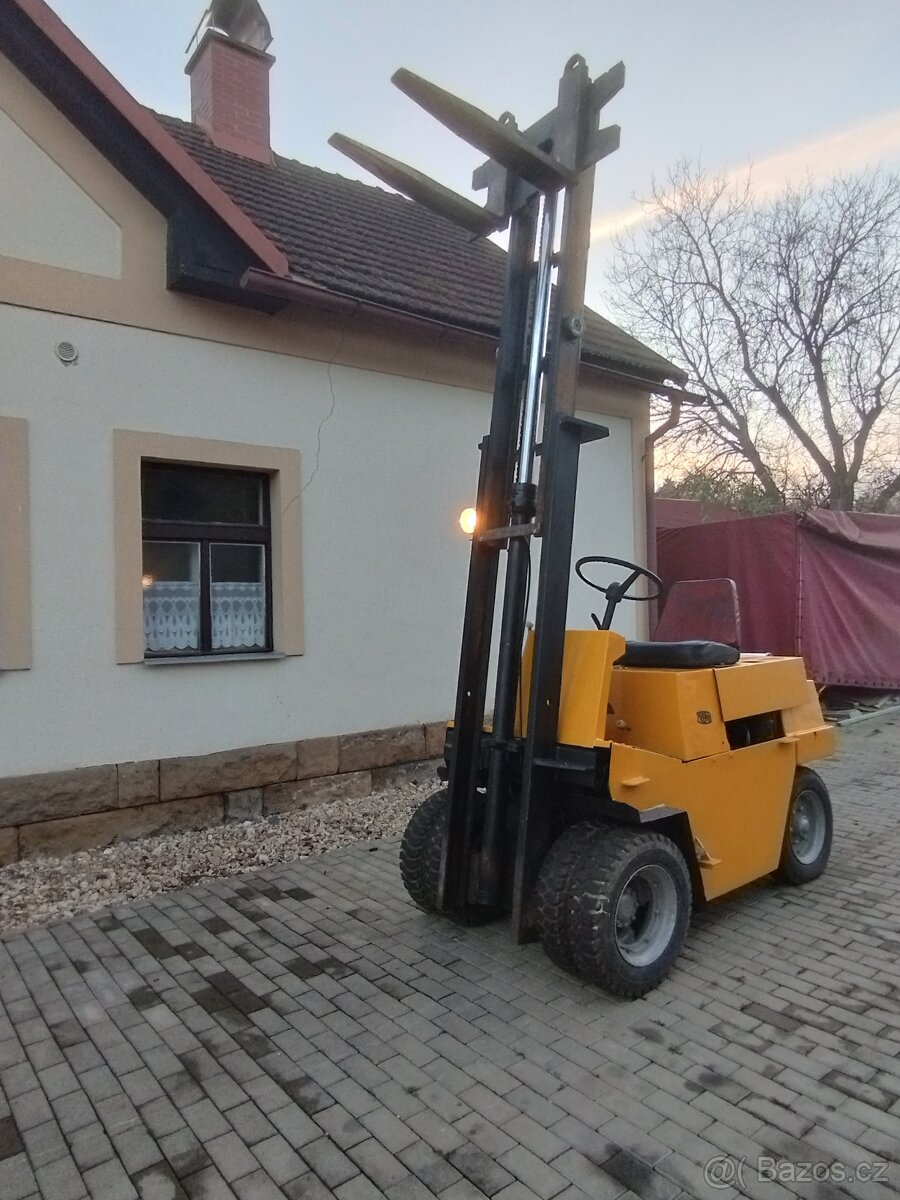 Prodám Vzv destu nosnost 2.5t - 4