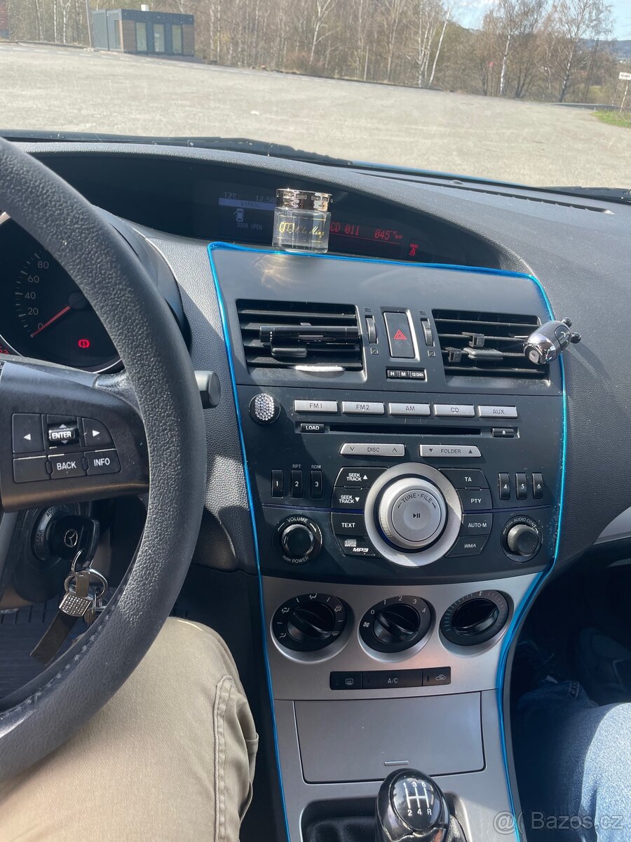 Mazda 3 hatchback - 4