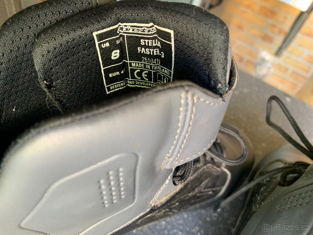 Dámské oblečení, bunda, kalhoty, rukavice, boty - 4