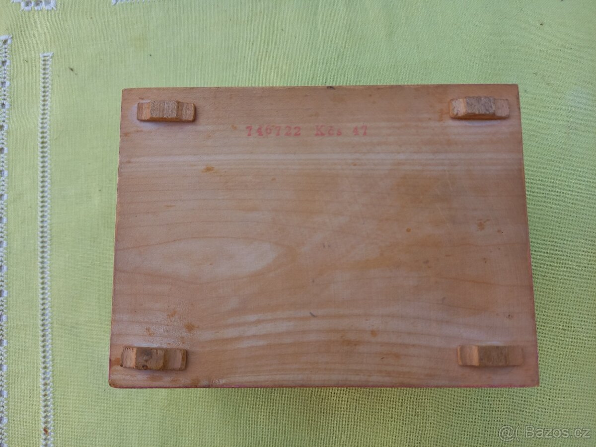 Malá starodávná malovaná truhlička/šperkovnice/krabička - 4