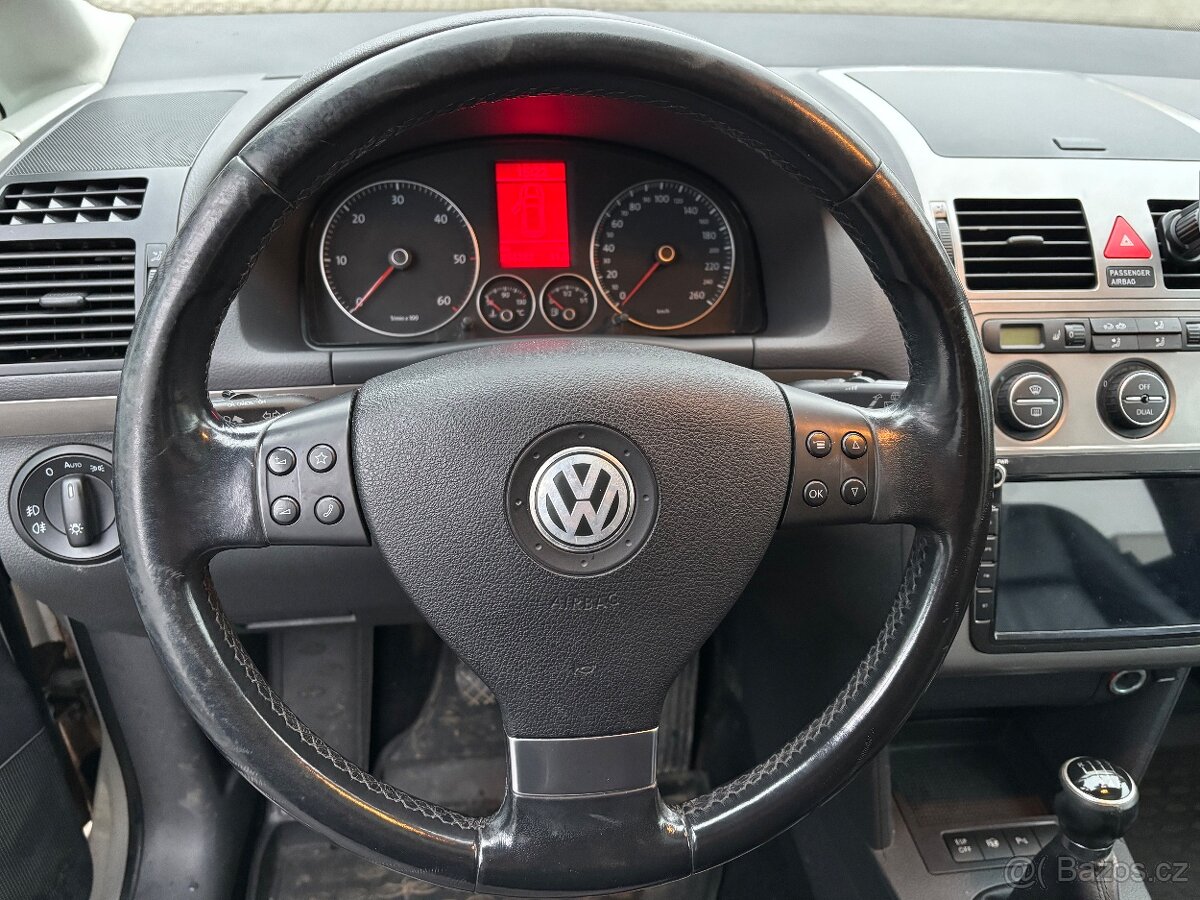 VW Touran 2010, 2.0 TDI, 103kw, 7mist. Cele v Kuzi - 4