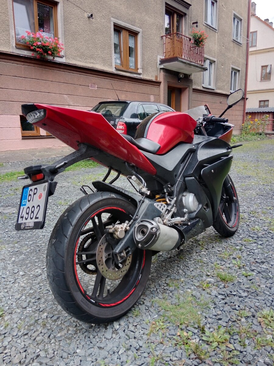 Yamaha YZF-R125 - 4