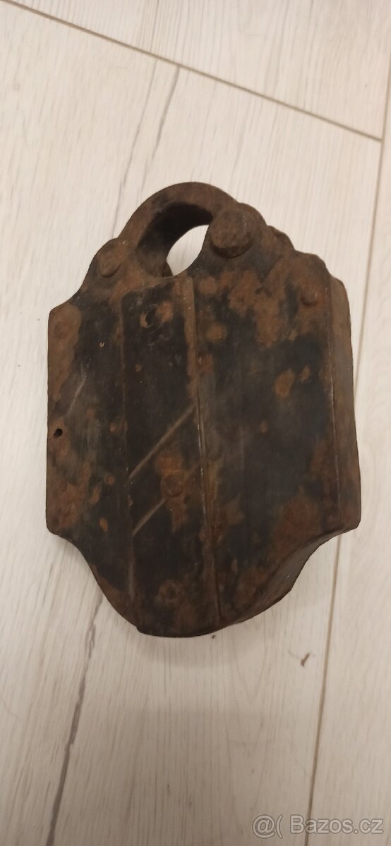 Starožitný Visací zámek - 4