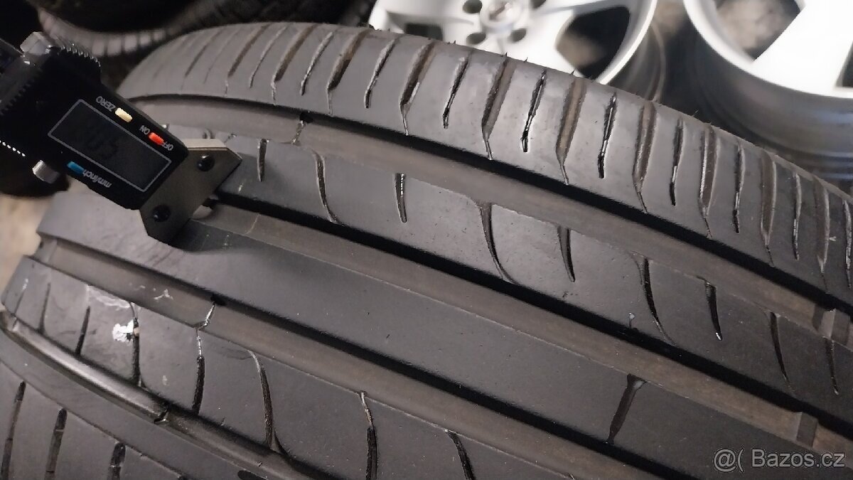 Prodám 2 x letní pneu Goodride 245/40/18 - 4