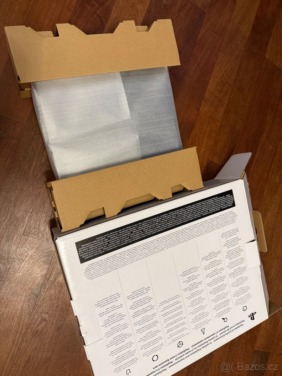 Prodám Playstation 4 + 2x ovladač - 4