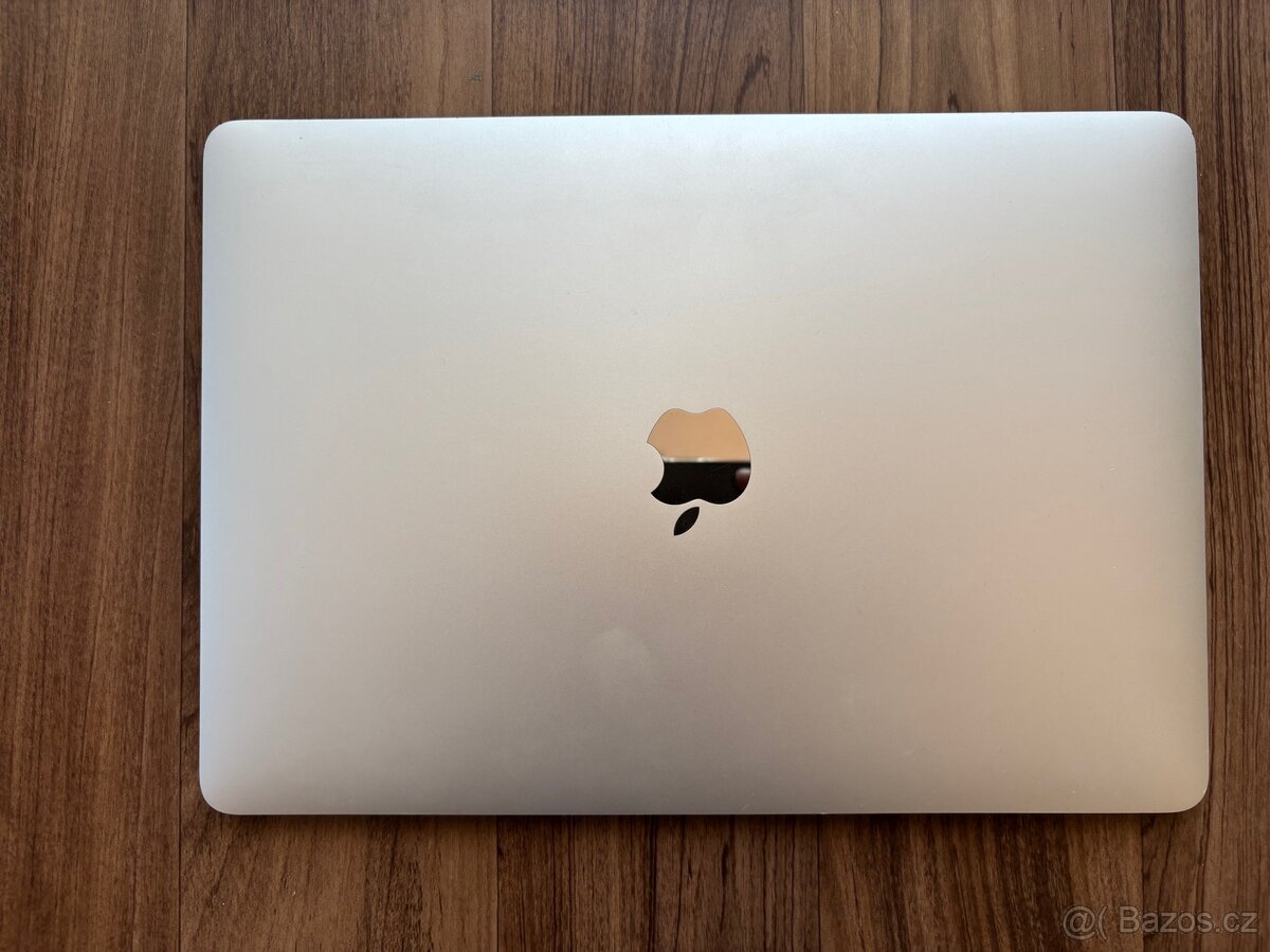 Macbook Air 13” 2020 M1 stříbrný TOP - 4