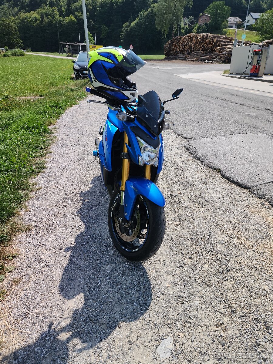 Suzuki gsxs 1000 - 4