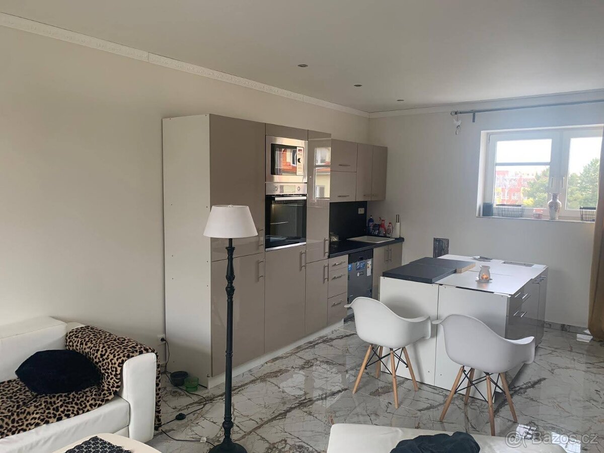 Vzorková kuchyňská sestava LARA v LESKU - 4