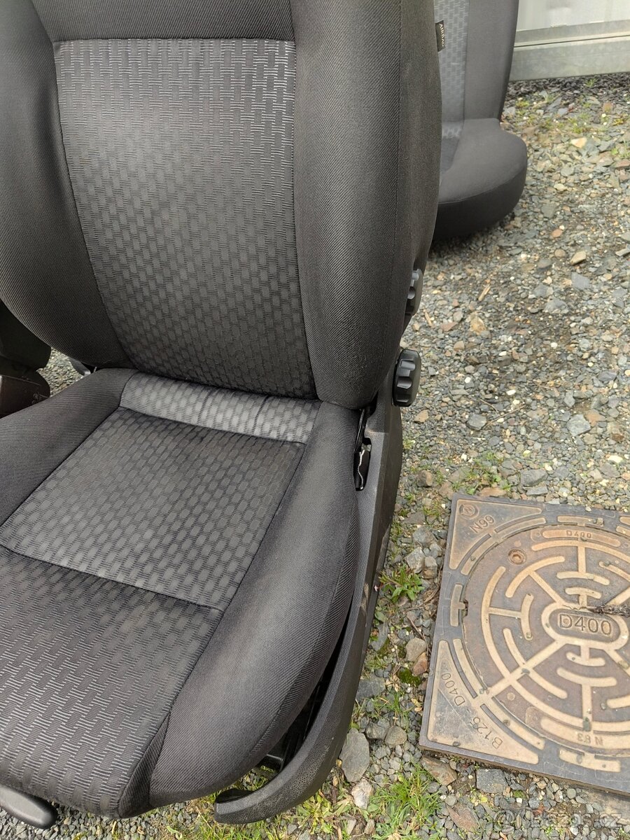 Sedačky Mondeo III - 4