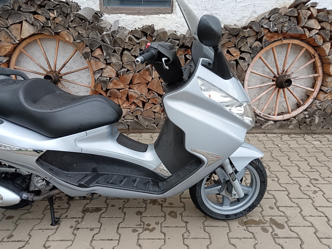 PIAGGIO X8 250 i.e - 4