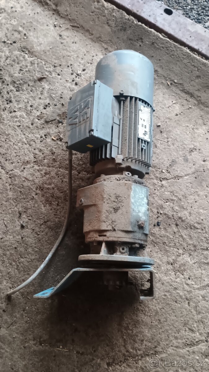 Elektromotor s převodovkou - 4