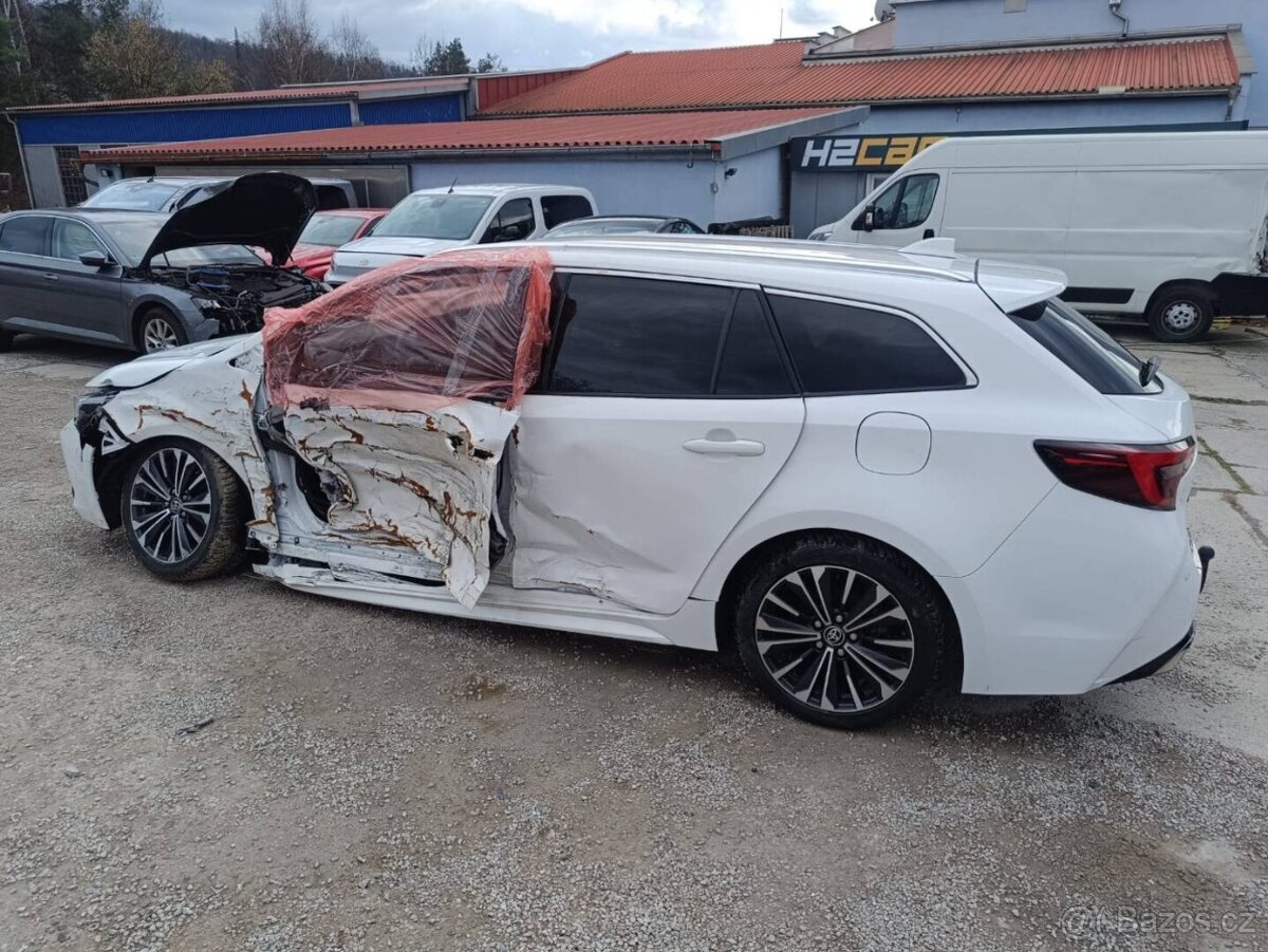 Toyota Corolla Hybrid - 4