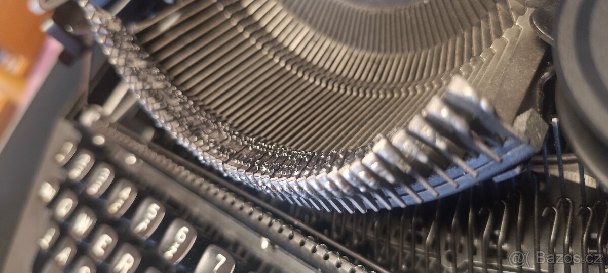 Mechanický psací stroj REMAGG v originálním kufru - 4