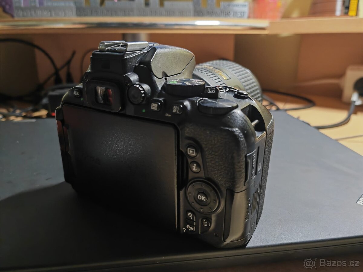 Nikon D5600 a objektiv Nikon 18-300 mm - 4