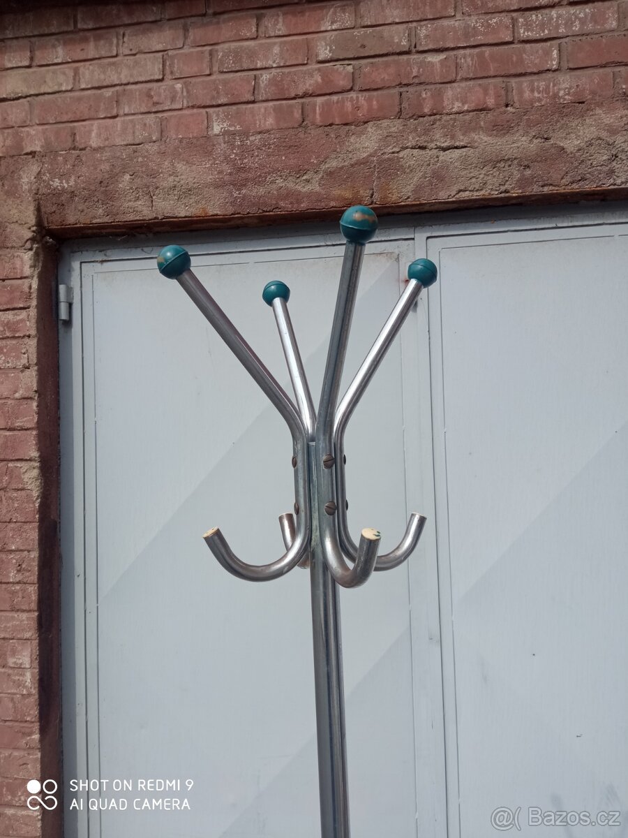 Věšák kovový - 4