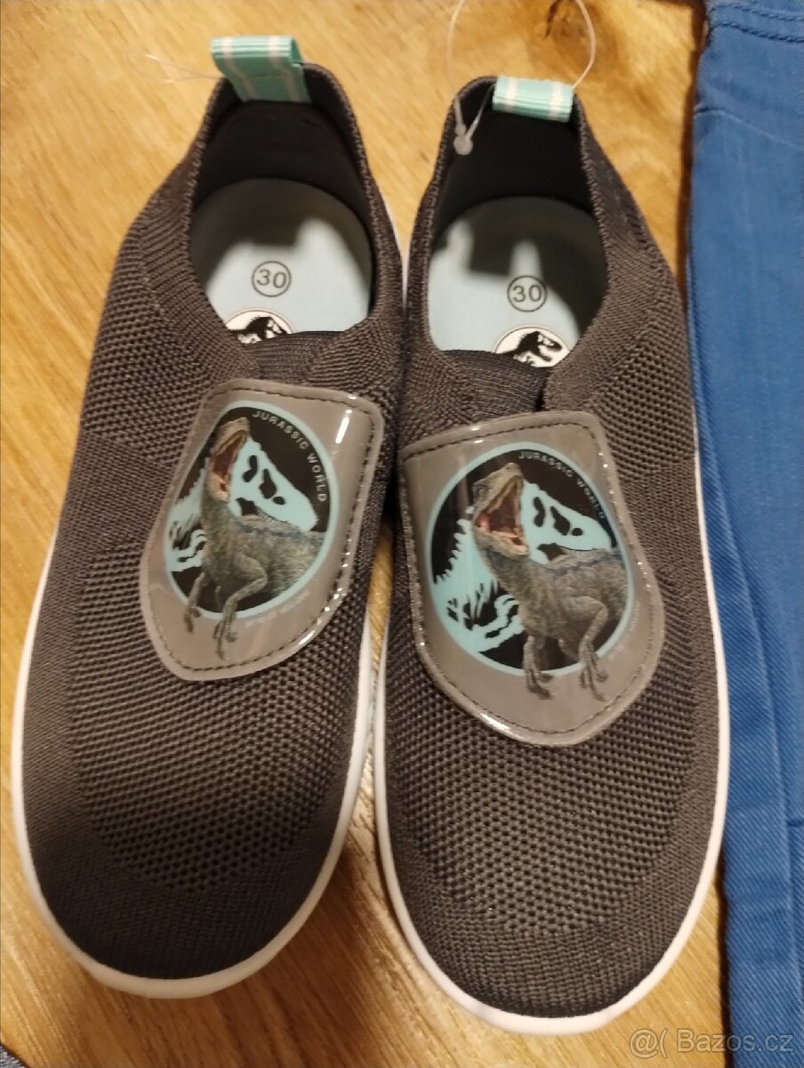 Oblečení (vel. 116 a výš) a přezůvky (vel. 30) - 4