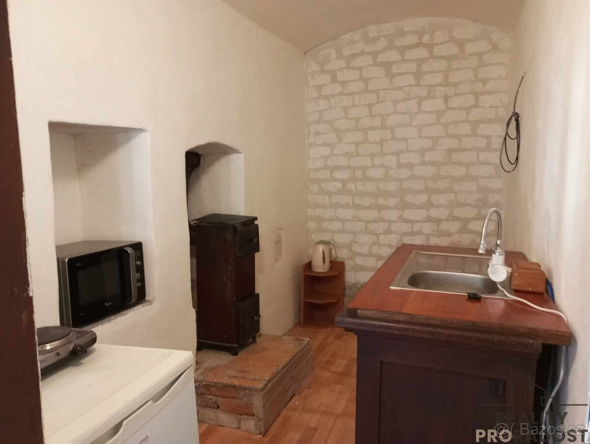 Prodej chalupy 2+1 se dvorem a stodolou v Maňovicích, RD 2+ - 4