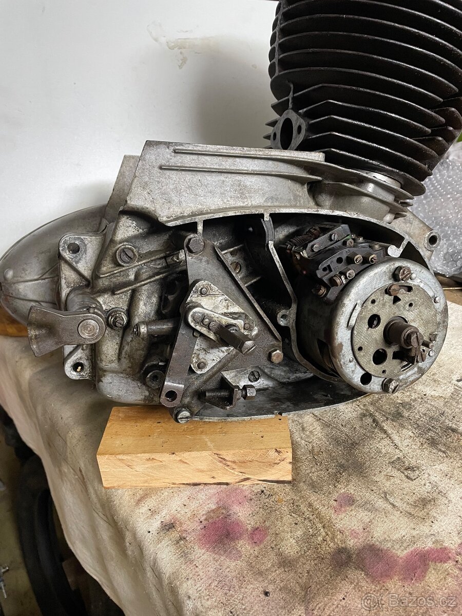 MOTOR JAWA 250/592 - 4