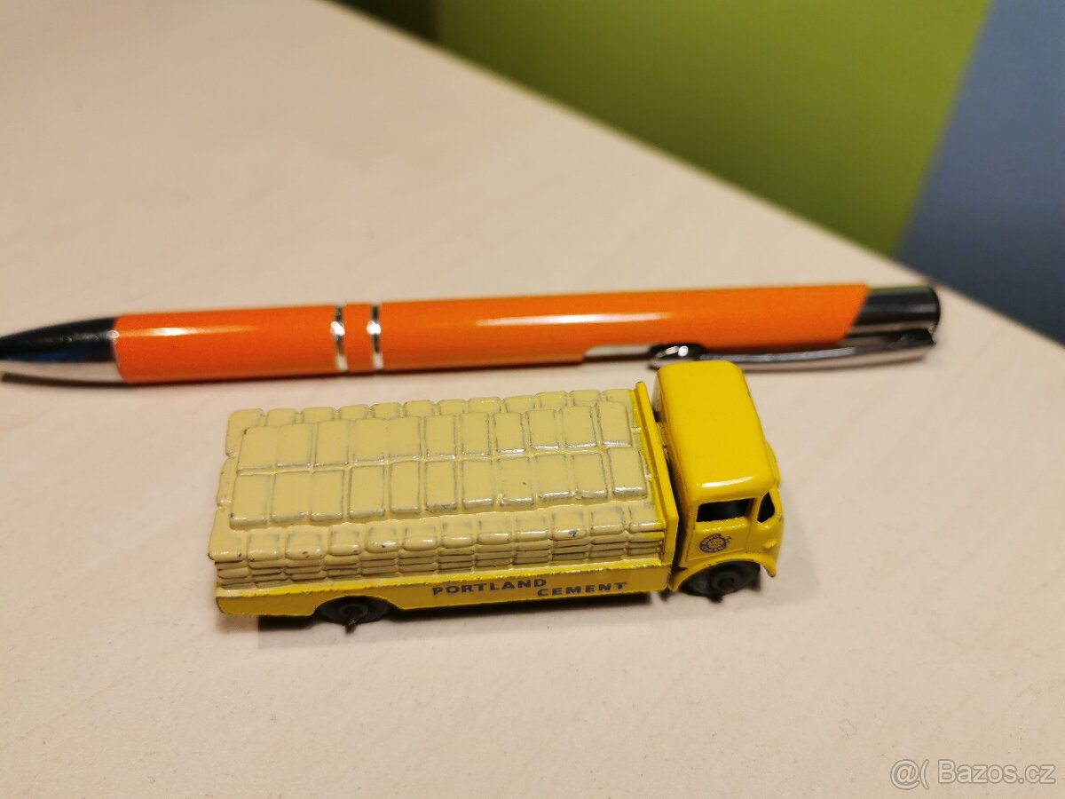 Matchbox lesney regular wheels - 4