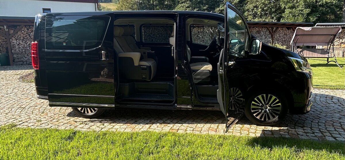 Toyota Granvia Premium