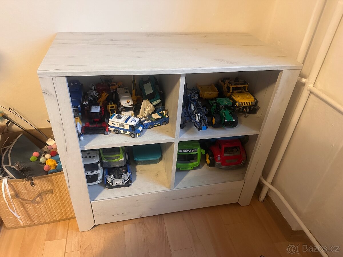 Dětský pokoj - skříň, komoda, 2x police - 4