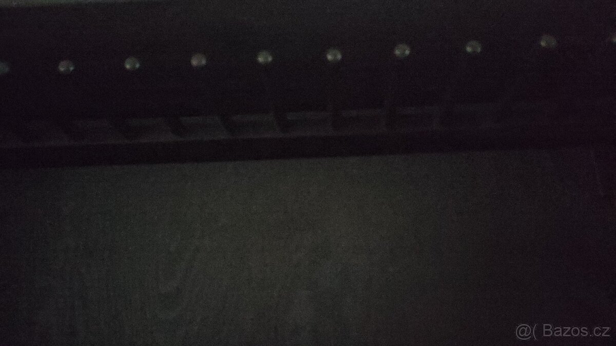 Závěsná dřevěná skříňka Ikea (barová) - 4