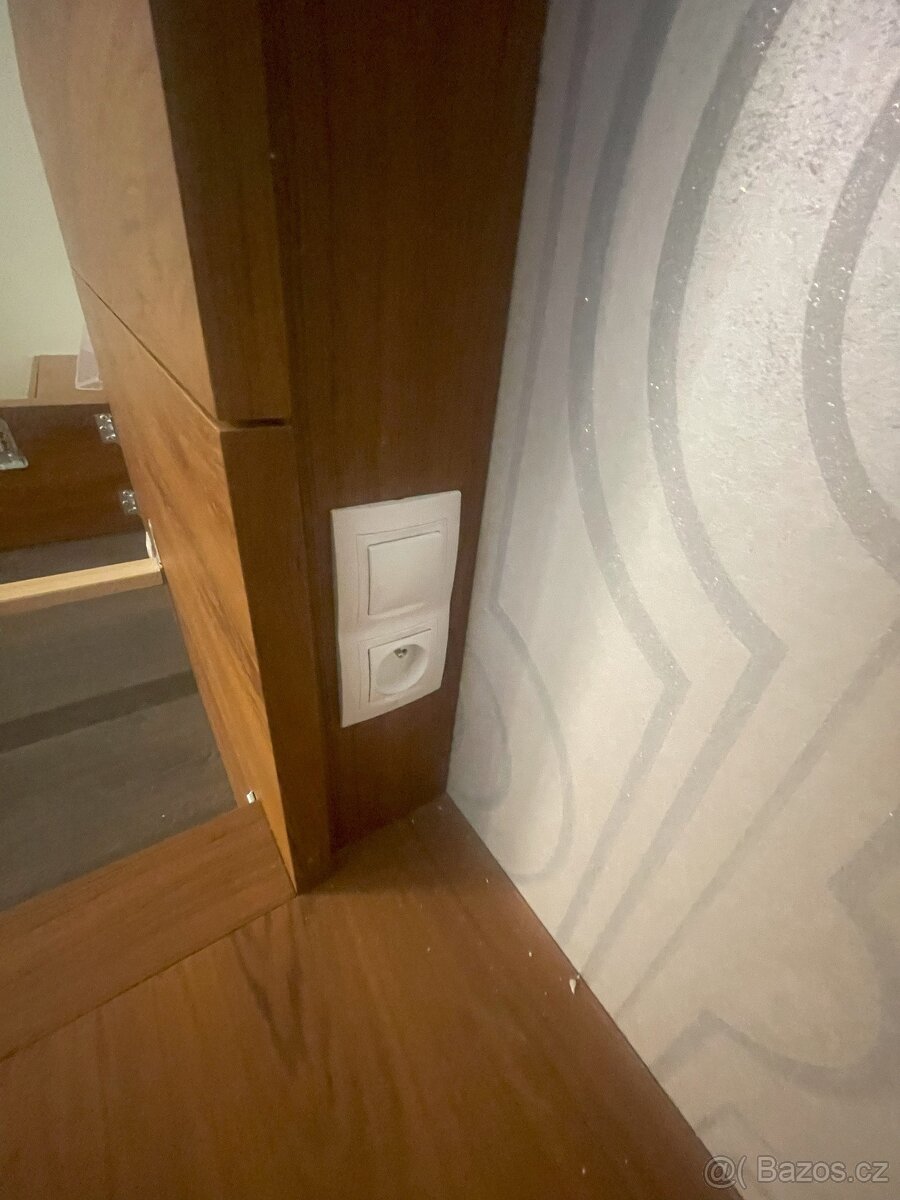 Ložnicová sestava vč. dvoulůžka a skříně - 4