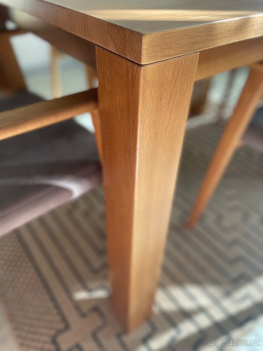 Krásný jídelní stůl z dubového masivu - 4