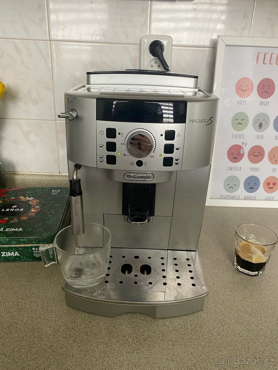 Kávovar Delonghi Magnifica S ECAM - 4
