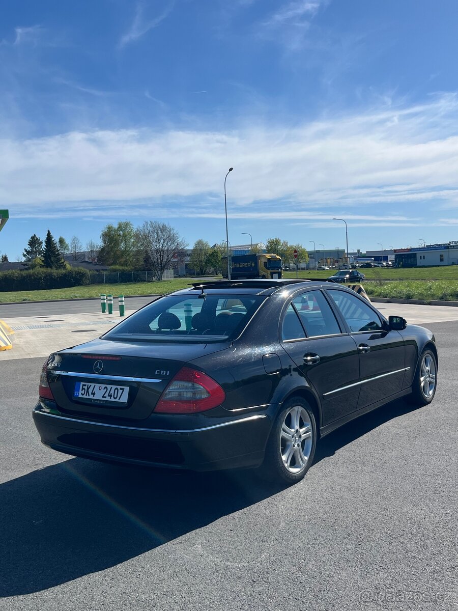 Mercedes E280 - 4