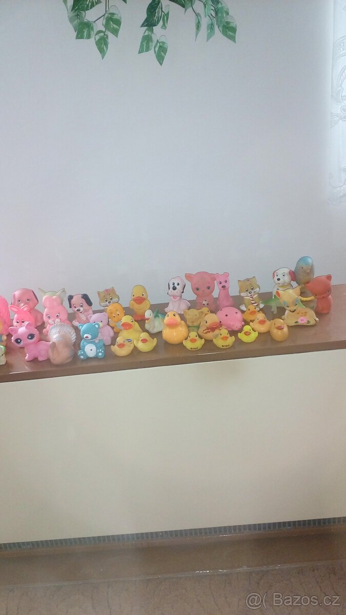 STARÉ FUNKČNÍ GUMOVÉ PÍSKACÍ HRAČKY - 4