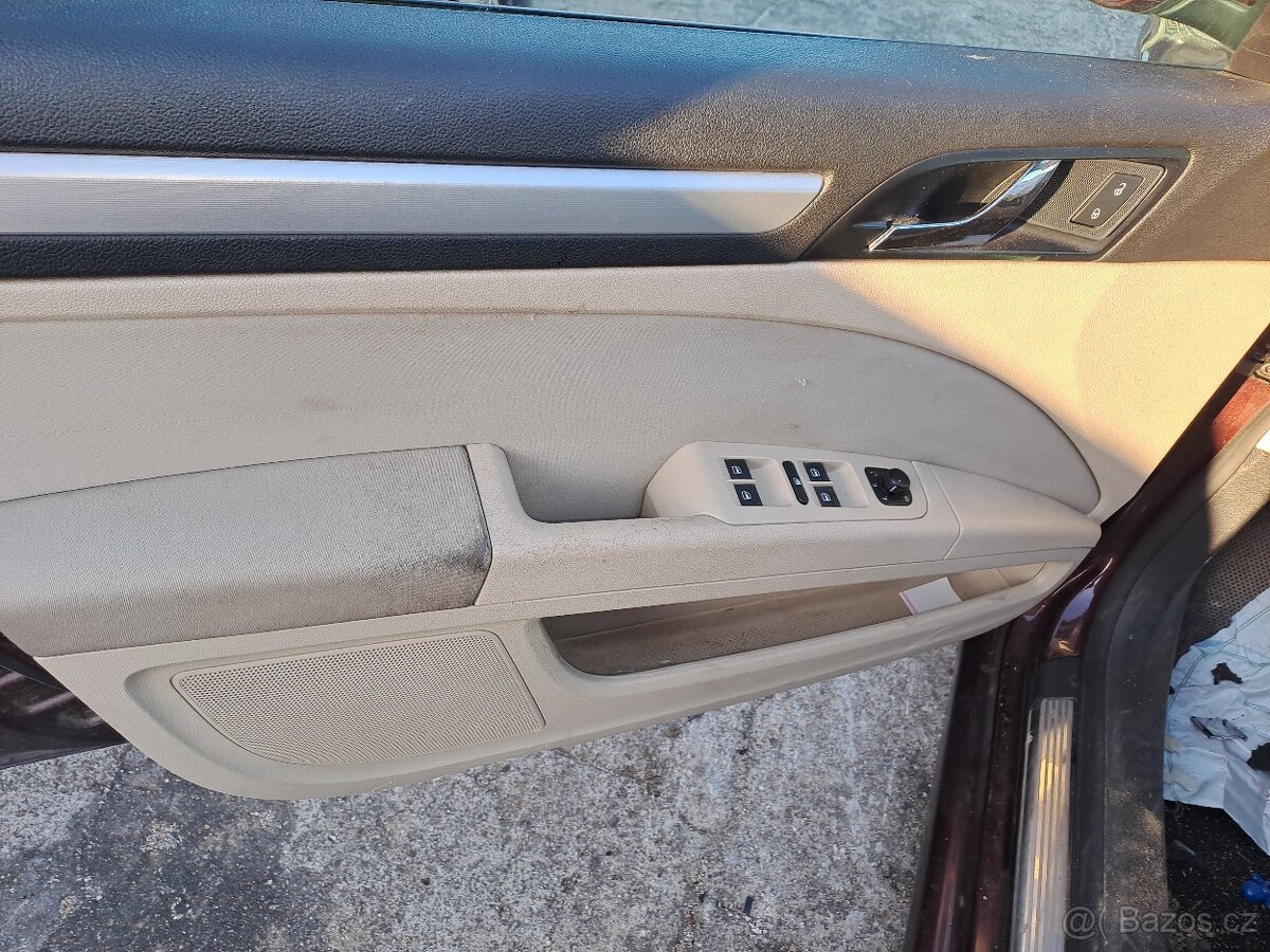 Škoda superb 2 světlé sedačky v elektrice tapce stropnice - 4
