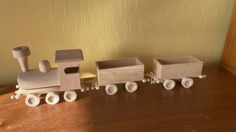 Dřevěný vláček s vagónky - 4