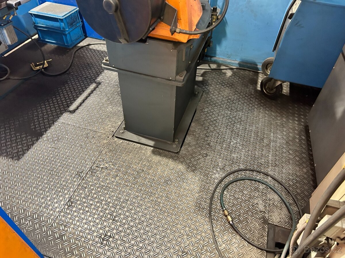 Svařovací robot CLOOS ROMAT 310 včetně pracovní buňky Z1 - 4