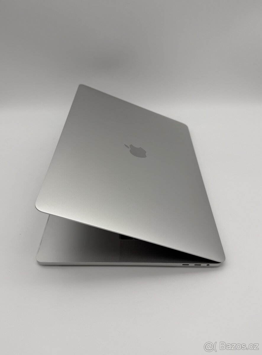 MacBook Pro 15" 2018 Silver + ZÁRUKA - 4