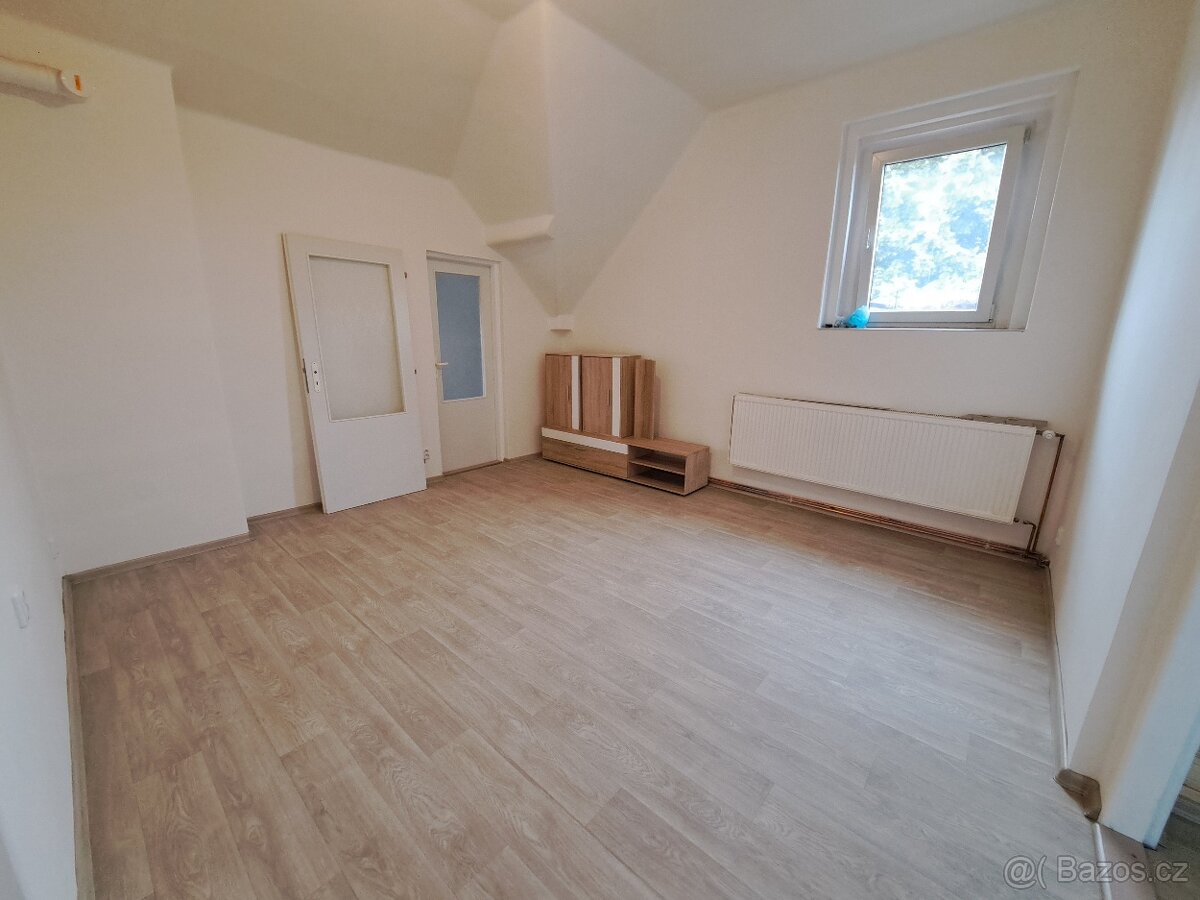 Pronájem atypického bytu 3+1 - 4