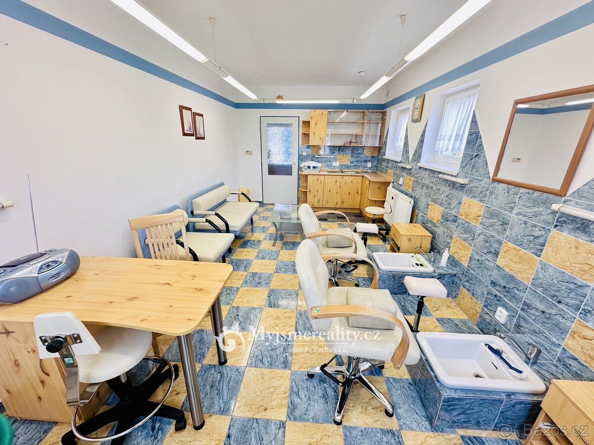 Prodej provozovny s parkovištěm, celková výměra 99 m2 - ulic - 4