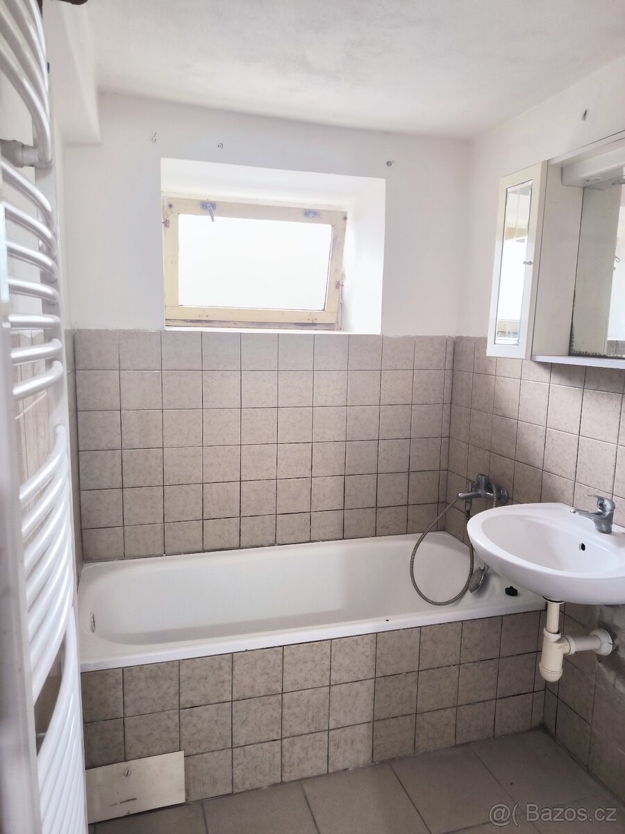 Nabízíme k prodeji domek ve Veltrubech - 4