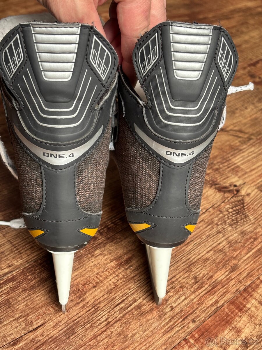 DĚTSKÉ BRUSLE BAUER SUPREME ONE 4 Velikost 32 - 4